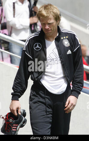 German national goal keeper Oliver Kahn leaves the stadium after a training session in Geneva, Switzerland, Sunday, 28 May 2006. Photo: Michael Hanschke Stock Photo