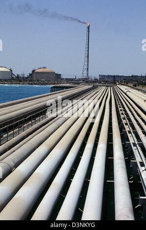 Pipelines leading to the oil exporting terminal at the largest oil refinery in the world,  at Ras Tanura, run by Saudi Aramco Stock Photo