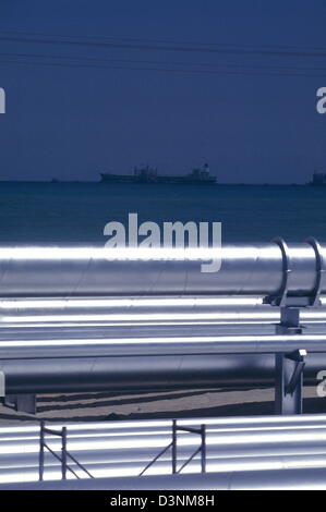 Pipelines leading to the oil exporting terminal at the largest oil refinery in the world,  at Ras Tanura, run by Saudi Aramco Stock Photo