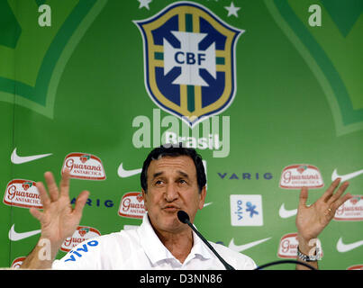 Carlos Alberto Parreira, head coach of the Brazil World Cup Team, talks at a press conference in Koenigstein-Falkenstein, Germany, Tuesday, 06 June 2006. The team prepares in a luxury hotel until Sunday for the first World Cup 2006 match against Crotia in Berlin on Tuesday, 13 June 2006. Photo: Frank Rumpenhorst Stock Photo