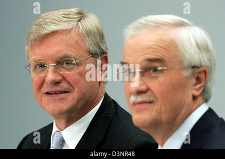 Werner Wenning (L) and Hubertus Erlen, chairmen of Bayer AG and Schering AG, wait for questions at a press conference in Berlin, Germany, Wednesday, 21 June 2006. Bayer Ag will take over Schering AG by buying 88 per cent of its stock. Photo: Gero Breloer Stock Photo