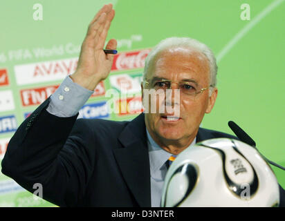 German soccer legend and president of the FIFA World Cup 2006 Organising Committee Franz Beckenbauer gestures during a press conference at the Olympic Stadium in Berlin, Germany, Thursday, 29 June 2006. Photo: BERND SETTNIK Stock Photo