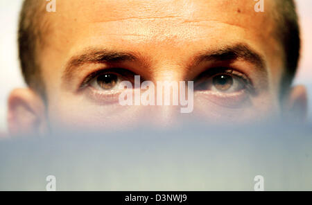 The picture shows Italian soccer player Alessandro del Piero during the team's press conference at the 'Casa Azzurri', the Italian World Cup headquarter in Duisburg, Germany, Thursday, 06 July 2006. Italy will face France in the FIFA World Cup 2006 final in Berlin Sunday, 09 July 2006. Foto: Roland Weihrauch Stock Photo