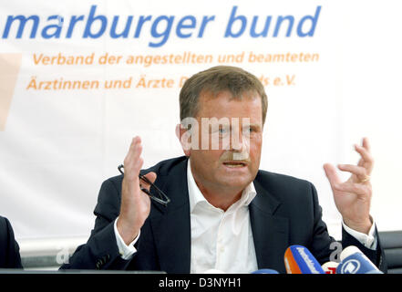 Frank Ulrich Montgomery, chairman of medics' union Marburger Bund (MB), photographed during a press conference in Berlin, Germany, Thursday 20 July 2006. Once more, physicians at various communal hospitals in the South-West went on strike today for a better financial compensation. MB negotiated individual labour agreement with managements in more than a dozen clinics. MB had ended  Stock Photo