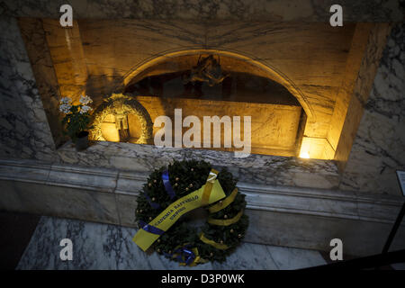 Tomb of the Italian Renaissance artist Raphael in the Pantheon in Rome ...