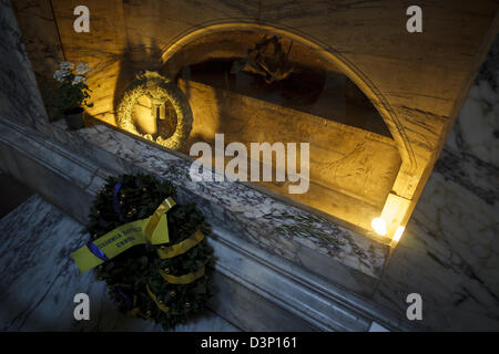 Tomb of the Italian Renaissance artist Raphael in the Pantheon in Rome ...
