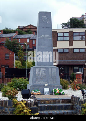 The picture shows the memorial for the 'Bloody Sunday' of 1972 in Londonderry, Northern Ireland, 09 August 2004. 30,000 people attended a Northern Ireland Civil Rights Association march, many of which were putative IRA activists from the quarter declared 'Free Derry', 30 January 1972. The British Parachute Regiment quelled the riot, killing 15 Irish Civil Rights protestors. The dem Stock Photo