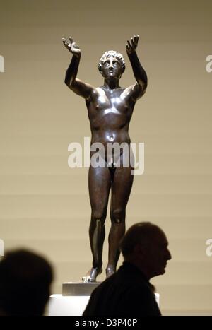 The sculpture 'The Praying Boy' dating early 16th century pictured in the Museum of Brazilian Art (Museum Arte Brasileira) of the Foundation Armando Alvares Penteado (FAAP) in Sao Paulo, Brazil, 20 August 2006. The Statual Museums of Berlin present the antiques collection under the title 'Greek gods - Treasures from the Pergamon museum Berlin' in cooperation with the FAAP. Precious Stock Photo