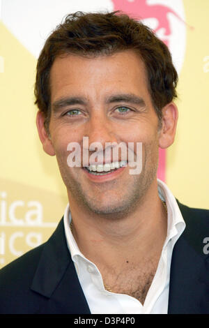 British actor Clive Owen smiles for the cameras at a photocall for his film 'Children of Men' at the 63rd Venice Film Festival in Venice, Italy, Sunday, 03 September 2006. Photo: Hubert Boesl Stock Photo