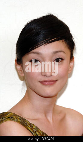 Chinese actress Xun Zhou smiles for the cameras at a photocall for her new film 'Ye yan' at the 63rd Venice Film Festival in Venice, Italy, 03 September 2006. Photo: Nicolas Khayat Stock Photo