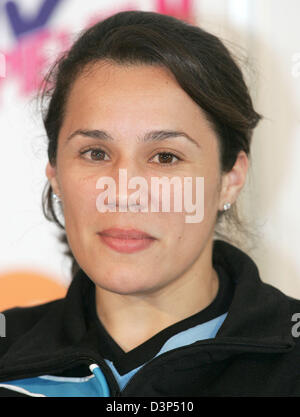 Uruguayan pro boxer Maria Jose Nunez Anchorena pictured at a press conference in Magdeburg, Germany, Monday, 4 September 2006. Nunez Anchorena will challenge Belarussian GBU junior bantamweight champion Alesia Graf on Saturday, 9 September 2006 at the Boerdeland hall in Magdeburg, Germany. Photo: Jens Wolf Stock Photo