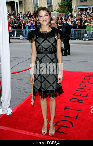 French actress Marion Cotillard arrives on the red carpet for the world premiere of her film 'A Good Year' at the 31st annual Toronto International Film Festival in Toronto, Canada, Saturday, 9 September 2006. Photo: Hubert Boesl Stock Photo