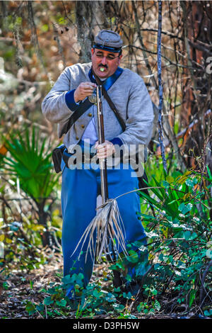 A man of the Confederate Army take part on a mock battle at a reenactors weekend in Florida Stock Photo