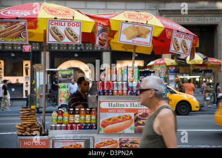 Halal hot dog stand on 5th Fifth Avenue in New York Stock Photo