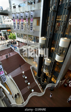 Shoppers at Big Step shopping center in Osaka's Ame-mura, or Amerika-mura (American Village), district in Shinsaibashi, Namba. Stock Photo