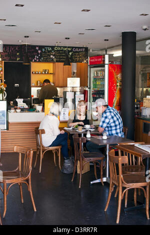 Lunchtime diners at a cafe at Garema Place. Canberra, Australian Capital Territory (ACT), Australia Stock Photo