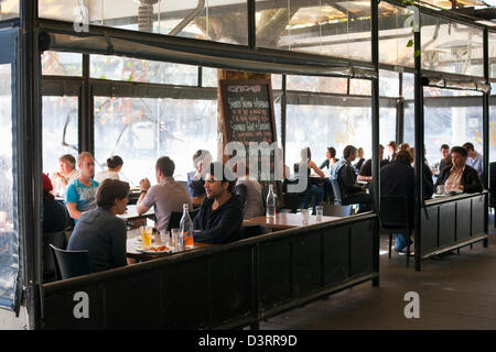 Lunchtime diners at Gus' Cafe at Garema Place. Canberra, Australian Capital Territory (ACT), Australia Stock Photo