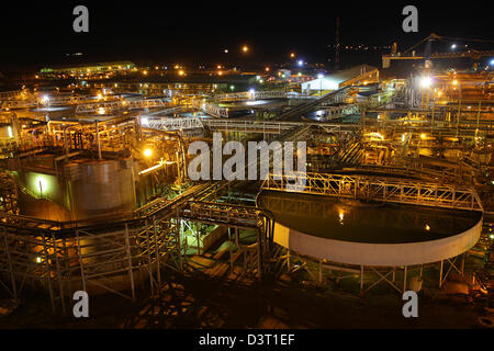 First Quantum Minerals Kansanshi copper mine plant at night Stock Photo