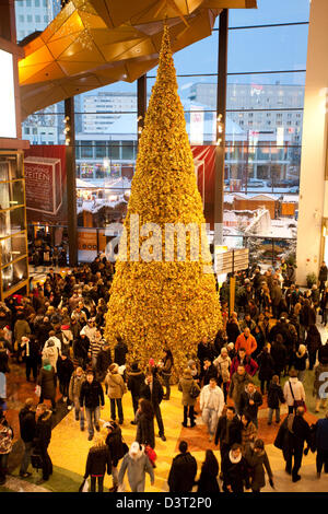 Louis Vuitton x Greenbelt Christmas Tree Lighting - video Dailymotion