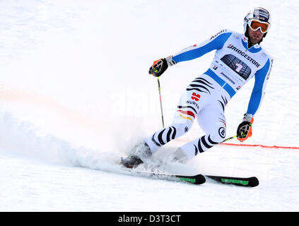 Garmisch-Partenkirchen, Germany, 24th Feb, 2013. Germany's Felix Neureuther finishes the first run of the Men's Giant Slalom race at the Alpine Skiing World Cup in Garmisch-Partenkirchen, Germany, 24 February 2013. Photo: Angelika Warmuth/dpa/Alamy Live News