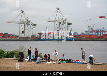 Hamburg, Germany, people on the beach of Övelgönne Stock Photo