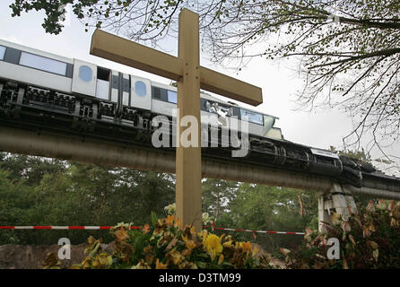 The picture shows a wodden cross at the crash site of the 'Transrapid' magnetic leviation train accident in Lathen, Germany, Thursday 12 October 2006. The train with 25 passengers onboard had collided with a track maintenace vehicle at more than 200km/h on Friday, 22 September. 23 persons died in the accident. Photo: Ingo Wagner Stock Photo