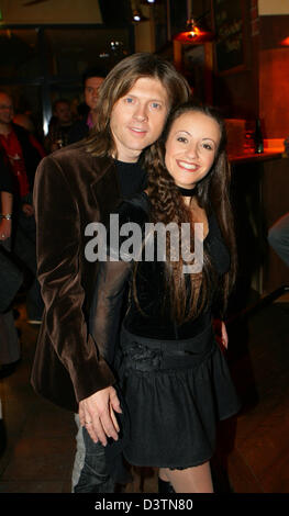 Singer John Kelly and his wife and duet partner Maite Itoiz are pictured at the after party of the ZDF star gala live show in aid of the German Agro Action in Riesa, Germany, Thursday, 19 October 2006. Many celebrities answered phone calls for donations during the 11th beneficial show. Photo: Jens Kalaene Stock Photo