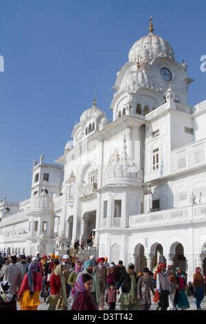 People at a gurdwara, Golden Temple, Amritsar, Punjab, India Stock Photo