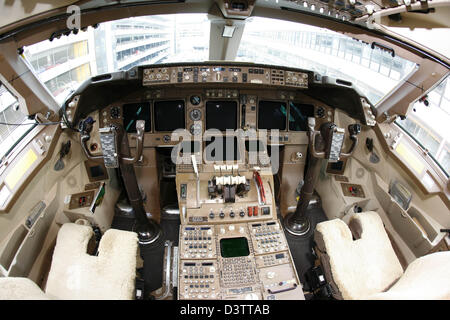 View into the cockpit of the Boeing 747-400 'Munich' at the Rhein Main International airport of Frankfurt, Germany, 03 November 2006. Photo: Frank Rumpenhorst Stock Photo