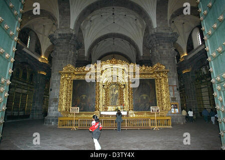 (dpa file) - The picture shows the entrance of the cathedral of Cusco, Peru, 20 May 2004. The buildiung at the Plaza Mayor (Grand Square) was built on the foundation walls dating back to the Inca era. Photo: Ursula Dueren Stock Photo