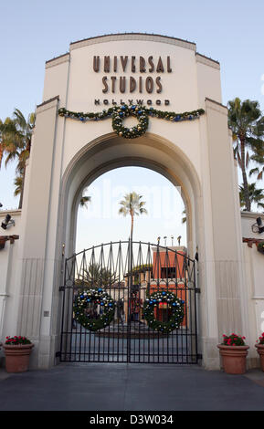 The picture shows the entrance gate with christmas decoration at the Universal Studios in Hollywood, Los Angeles in the state of California, USA, 30 November 2006. Photo: Uli Deck Stock Photo