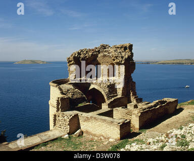 Syria. Defensive tower of the Qalat Jabar, arab fortress on the banks of Lake Assab. Near Ar Raqqah. Stock Photo