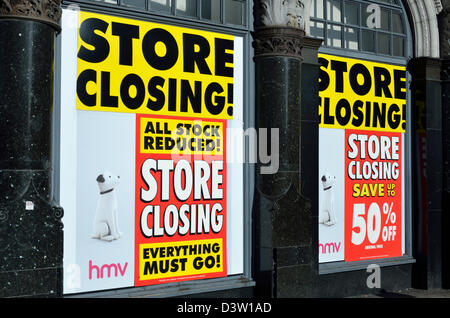 Store Closing signs outside HMV Records music shop in Piccadilly Circus, London, UK Stock Photo