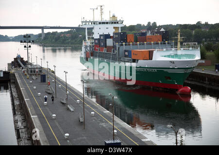 Cargo ship 'Nathalie Ehler' waits in a lock of the Kiel-Canal near Kiel, Germany, 28 July 2006. The 98.6 kilometres waterway saves between Brunsbuettel and Kiel the way around Denmark. Photo: Hinrich Baesemann Stock Photo