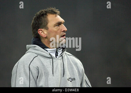 VfL Osnabrueck's head coach Claus-Dieter Wollitz is pictured during the round of last 16 German Cup match against Hertha BSC Berlin at the OsnatelArena stadium in Osnabrueck, Germany, Tuesday, 19 November 2006. Berlin advanced, beating third-division Osnabrueck 3-1 with two goals from Gimenez. Photo: Friso Gentsch Stock Photo