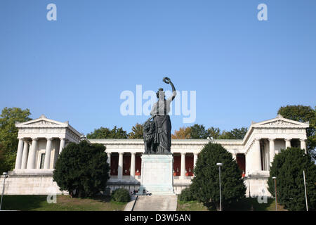 The picture the Bavaria bronce statue on the 'Theresienwiese' in Munich, Germany, 12 October 2006. The statue measuring 18.52 m  by Ludwig Michael Schwanthaler was unveiled in 1850 and is regarded the model for the Statue of Liberty in New York. Photo: Robert B. Fishman Stock Photo