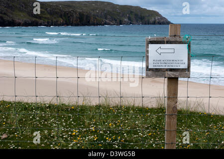 Sign directing visitors to beach access avoiding erosion of dunes,  Tràigh na Clibhe on the Isle of Lewis in the Outer Hebrides. Stock Photo