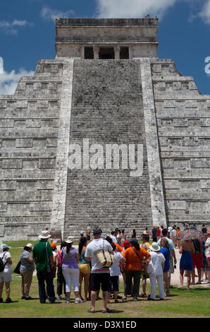 Tourists at the base of el castillo, Chichen Itza, Mexico Stock Photo