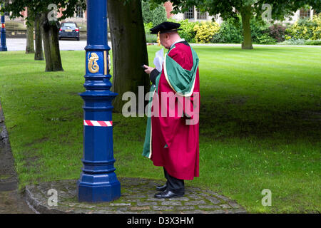 Graduation day ( in the rain), University of Birmingham, Birmingham, England, UK Stock Photo