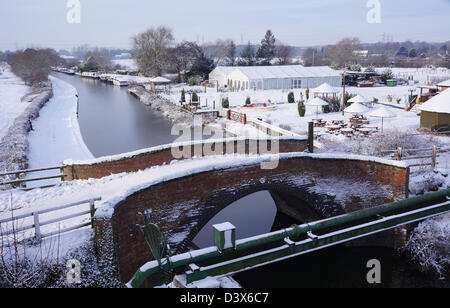 The Trent and Mersey Canal in snow during winter 2012 at Stenson Bubble - Derbyshire Stock Photo