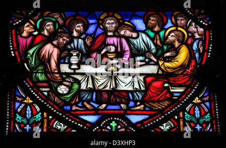 Stained glass window depicting Jesus and the twelve apostles on maundy thursday at the Last Supper Stock Photo