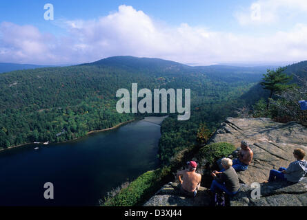 Elk282-2278 Maine, Acadia National Park, Echo Lake from Beech Mt with visitors Stock Photo
