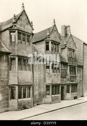 A collotype plate entitled ' The White Lion Inn, Oundle, Northants.' scanned at high resolution from a book published in 1905. Stock Photo