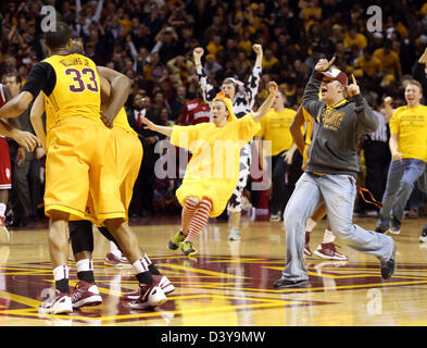Minneapolis, USA. 26th February 2013. Minnesota Gophers forward Rodney Williams Jr. (33) and his teammates celebrate as fans rush the court after the Gophers defeated the number one ranked Indiana Hoosiers 77 - 73 at Williams Arena in Minneapolis, Minnesota.  Credit:  Cal Sport Media / Alamy Live News Stock Photo