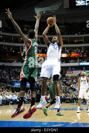 Dallas Mavericks power forward Elton Brand (42) runs up court after ...