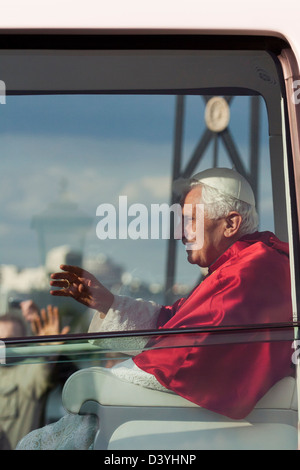 Pope Emeritus Benedict XVI in the popemobile on his visit to London, England, UK, 2011 Stock Photo