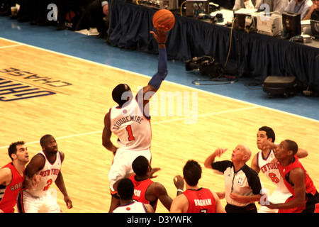 Amare Stoudemire getting the ball during NBA knicks match at madison square garden Stock Photo