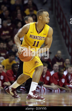 Minneapolis, USA. 26th February 2013. Minnesota Gophers guard Joe Coleman (11) looks to pass the ball during the NCAA basketball game between the Minnesota Gophers and the Indiana Hoosiers at Williams Arena in Minneapolis, Minnesota. Credit:  Cal Sport Media / Alamy Live News Stock Photo
