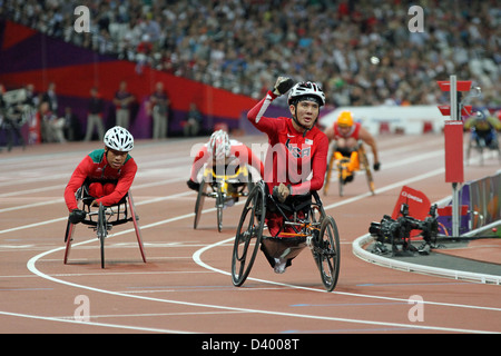 Raymond Martin of the USA wins gold in the Men's 800m - T52 in the Olympic stadium at the London 2012 Paralympic games. Stock Photo