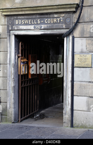 Boswell's Court entrance to The Witchery By The Castle Restaurant on Castlehill, Royal Mile, Edinburgh city centre, Scotland, UK Stock Photo